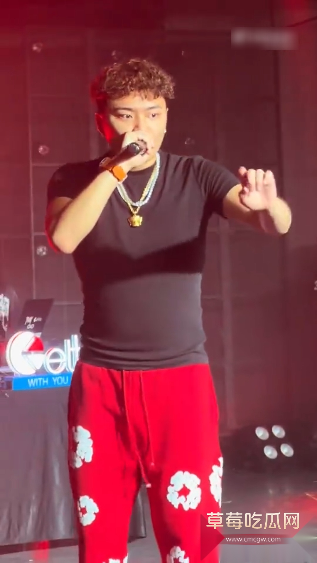 杭州trapcn猥琐男射女生腿上 3 杭州trapcn猥琐男射女生腿上 3