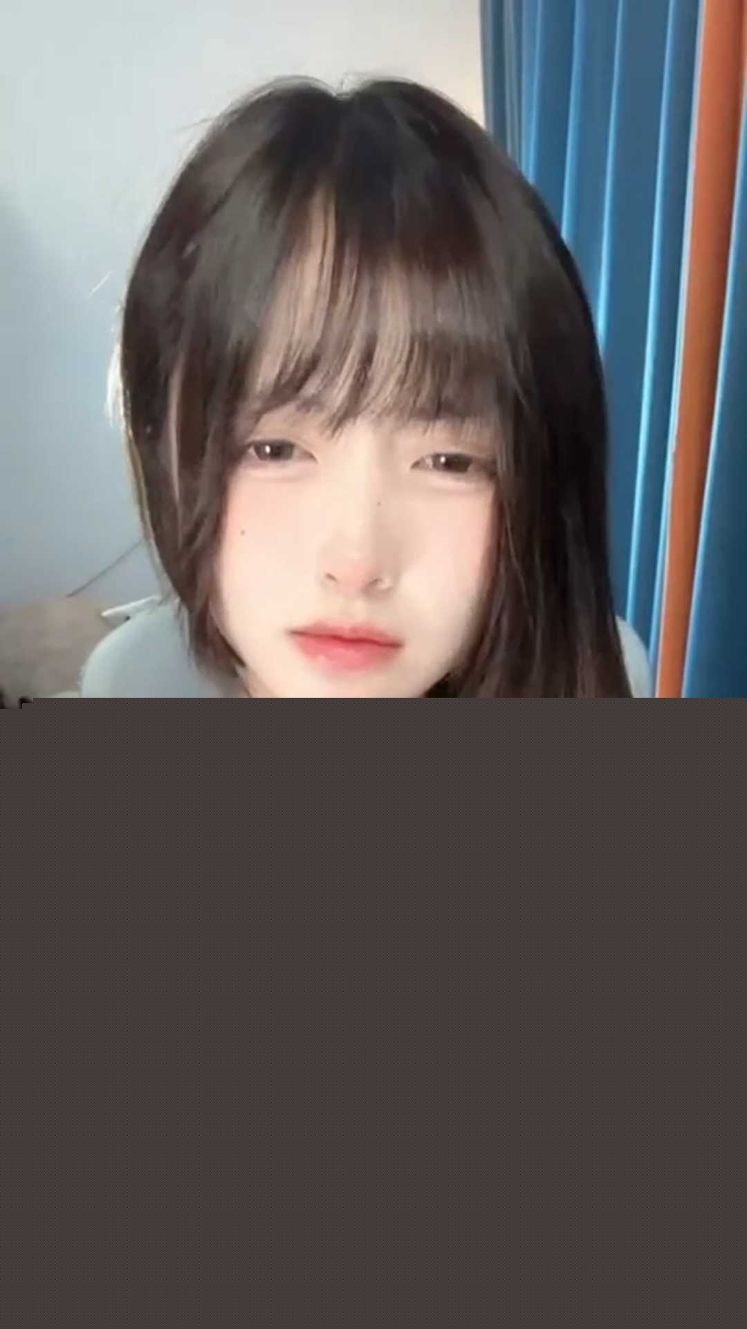 高颜值大学生反差眼睛少女的丝足诱惑 2 高颜值大学生反差眼睛少女的丝足诱惑 2