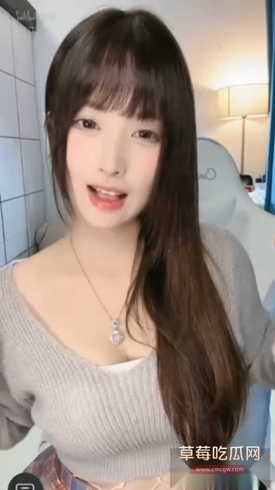 高颜值大学生反差眼睛少女的丝足诱惑 3 高颜值大学生反差眼睛少女的丝足诱惑 3