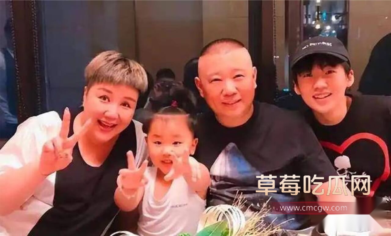 郭德纲一家4口.jpg 郭德纲一家4口.jpg