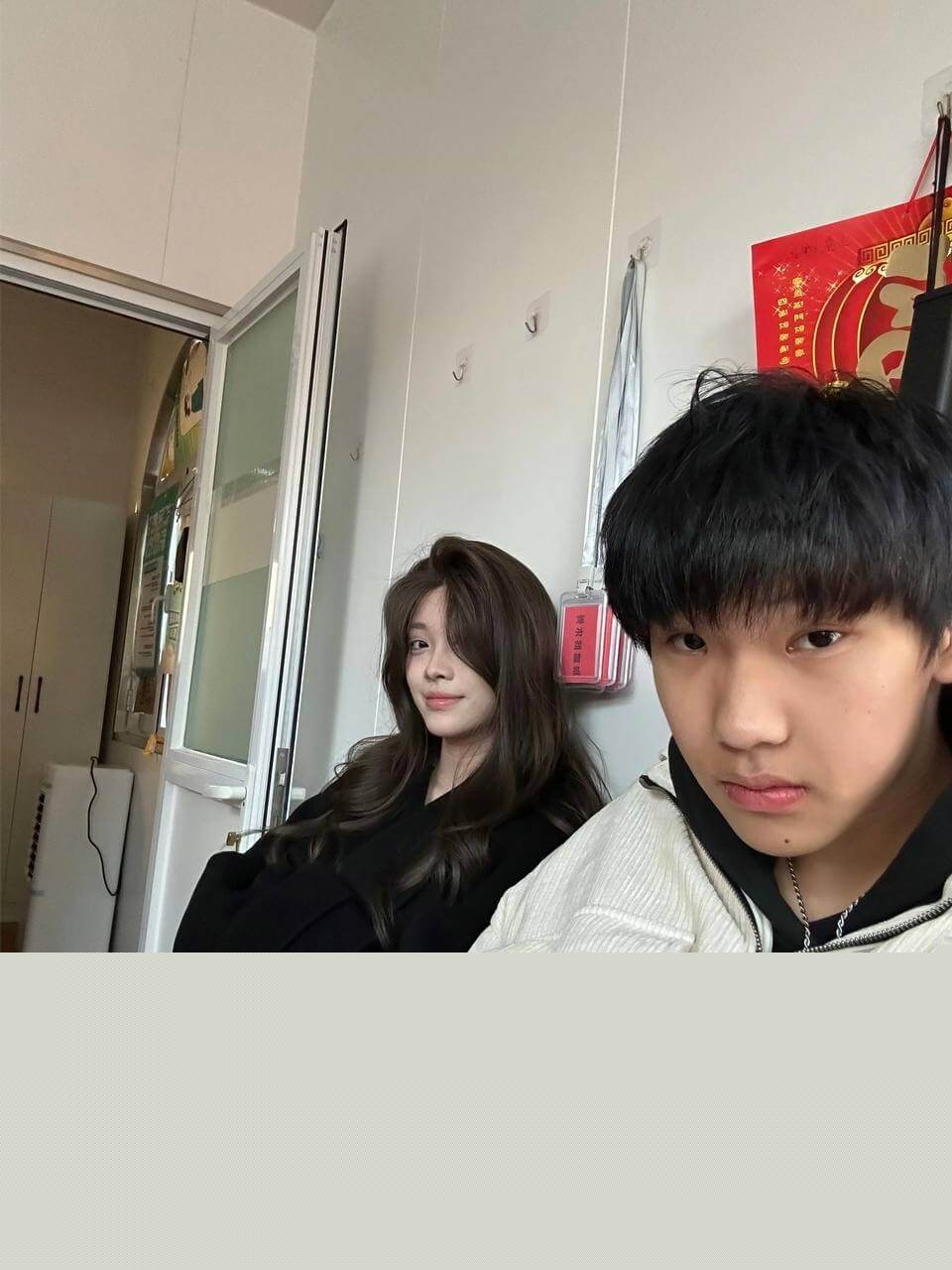 齐婧煊和好友以及金主的合照3.jpg