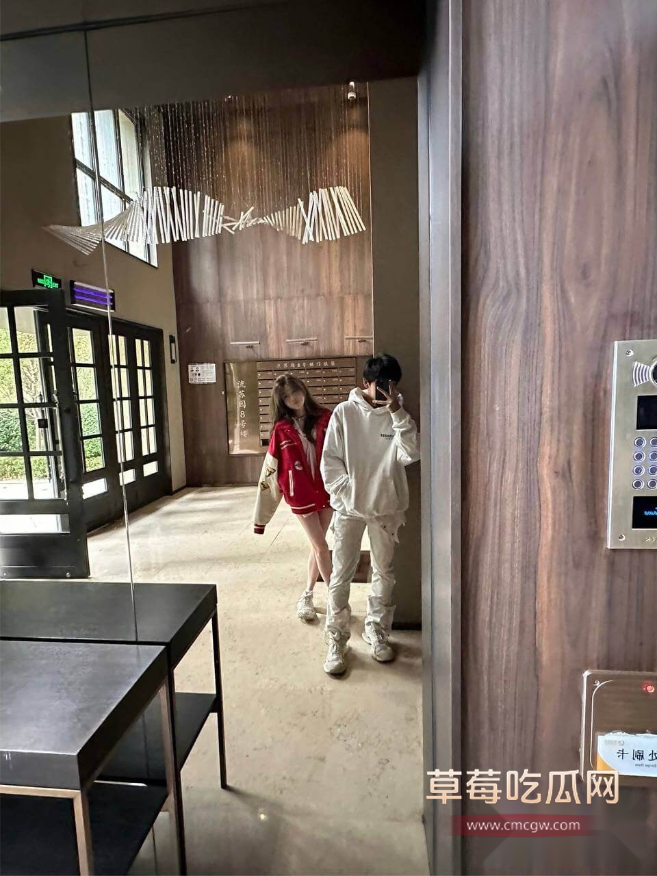 齐婧煊和好友以及金主的合照5.jpg