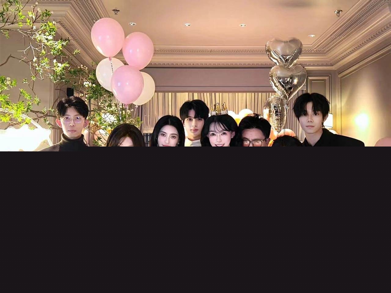 齐婧煊和好友以及金主的合照6.jpg