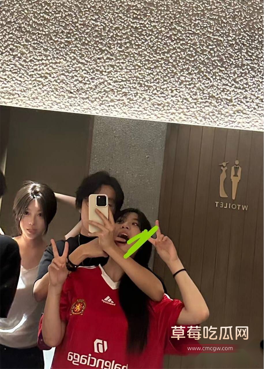 齐婧煊和好友以及金主的合照8.jpg