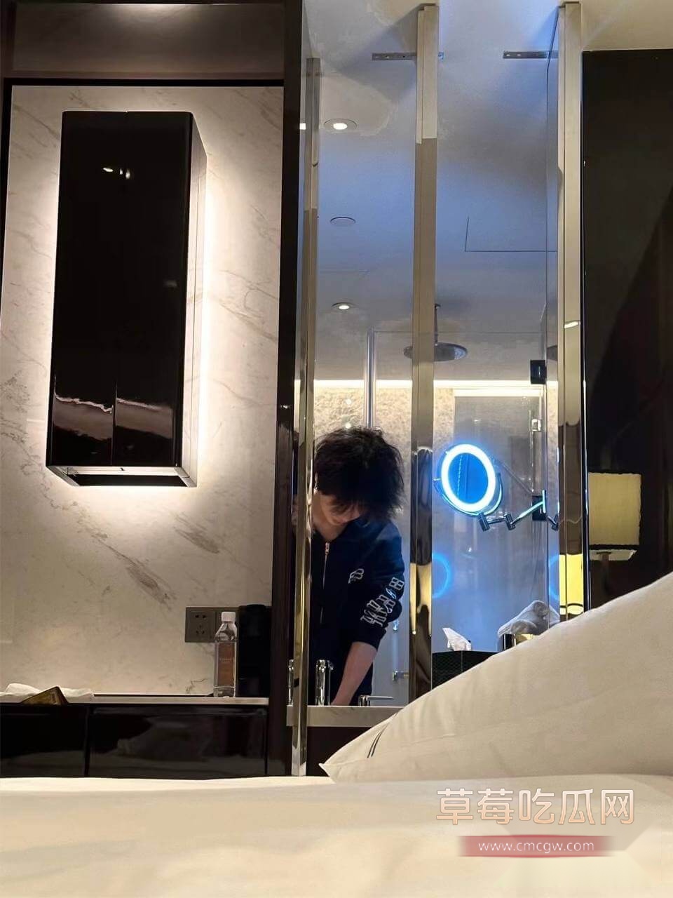 齐婧煊和好友以及金主的合照12.jpg