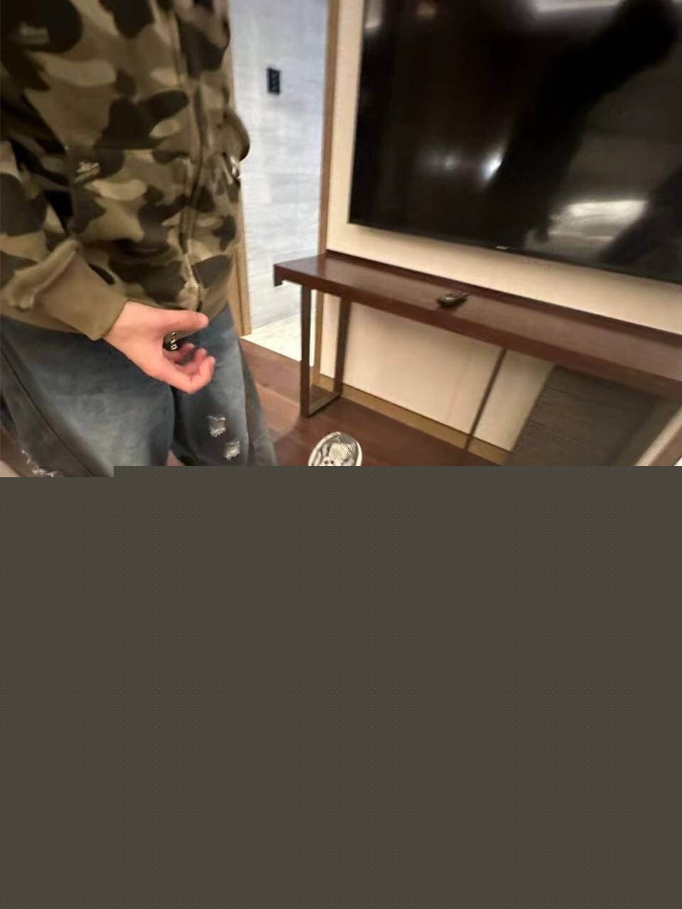 齐婧煊和好友以及金主的合照13.jpg