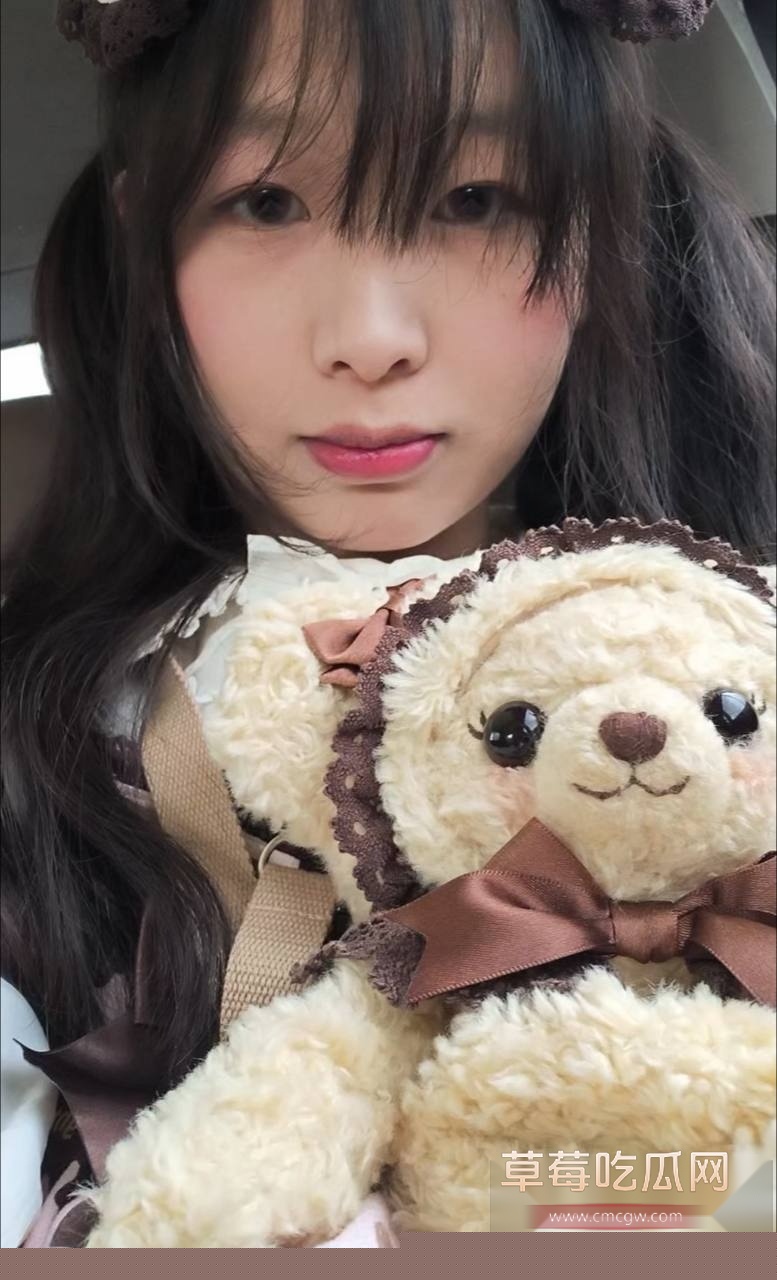 推特新晋福利姬小绒ovo 9