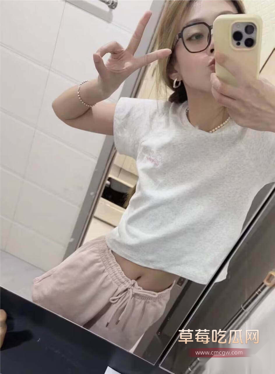 广东普宁喜欢吃屌的23岁眼镜妹吴悦2.jpg
