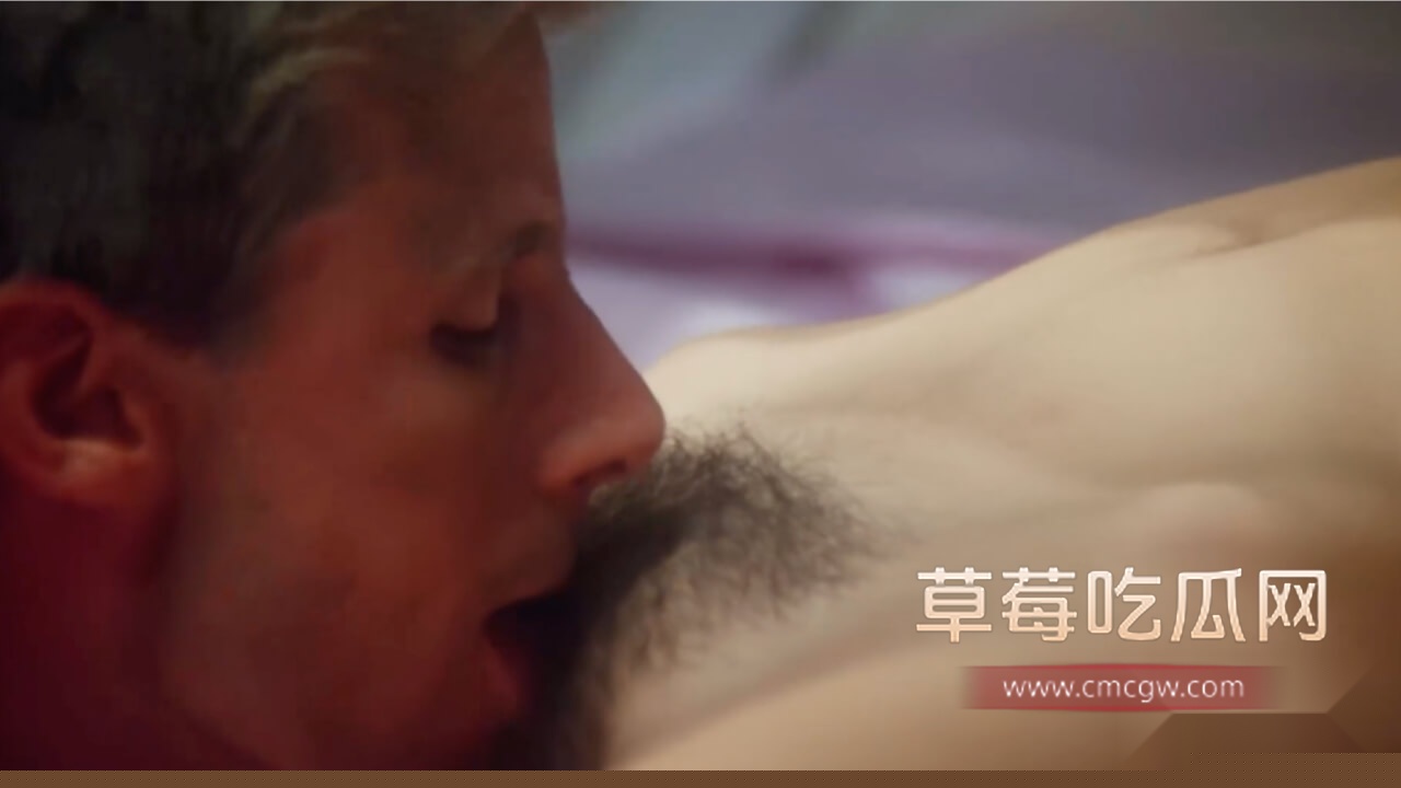 男主舔逼的特写.jpg