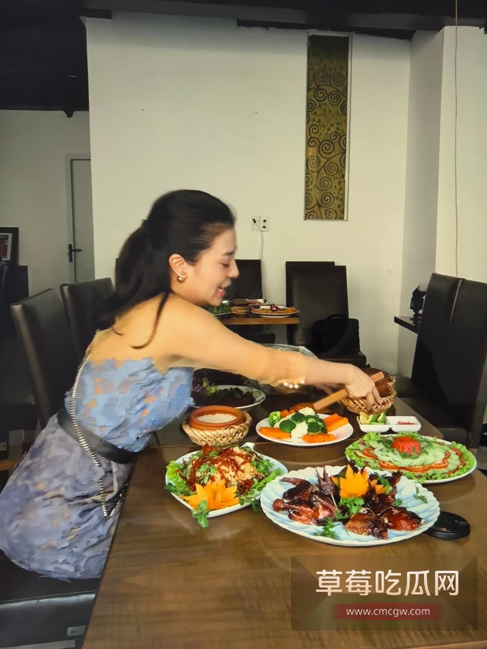 广东湛江性感富婆包养壮年小伙 4 广东湛江性感富婆包养壮年小伙 4