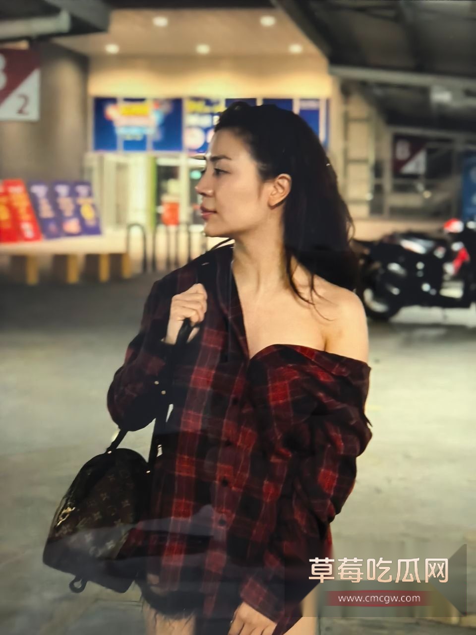广东湛江性感富婆包养壮年小伙 14 广东湛江性感富婆包养壮年小伙 14
