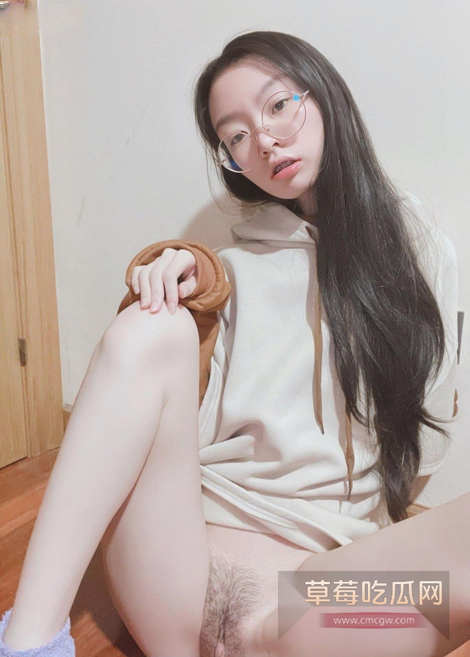 高中眼镜娘暑期自慰自拍2 高中眼镜娘暑期自慰自拍2