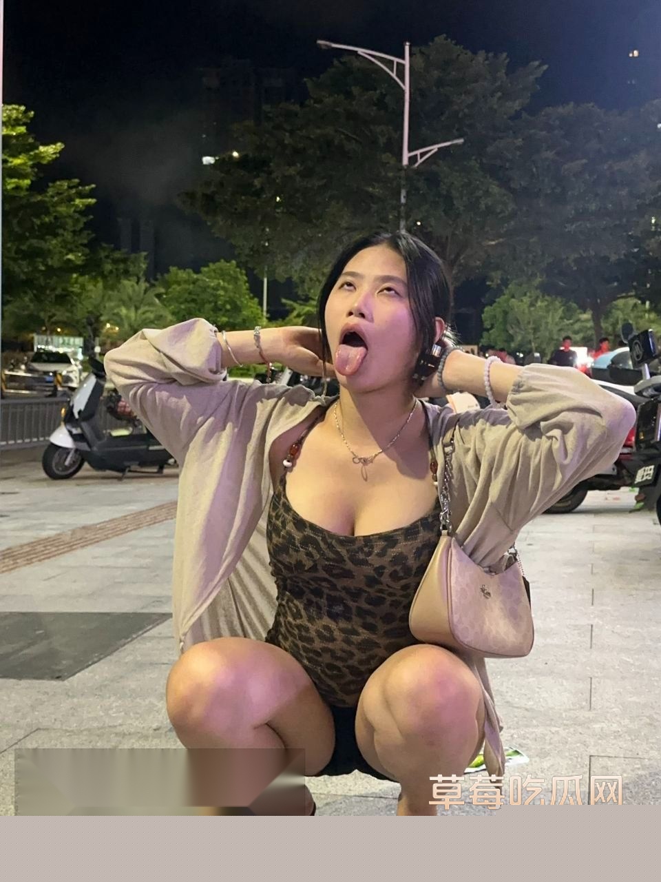 抖音网美南南想吃糖被网友认出是个推特福利姬 深喉大肉棒和无限阿黑颜都是她的拿手绝活 抖音网美南南想吃糖被网友认出是个推特福利姬 深喉大肉棒和无限阿黑颜都是她的拿手绝活