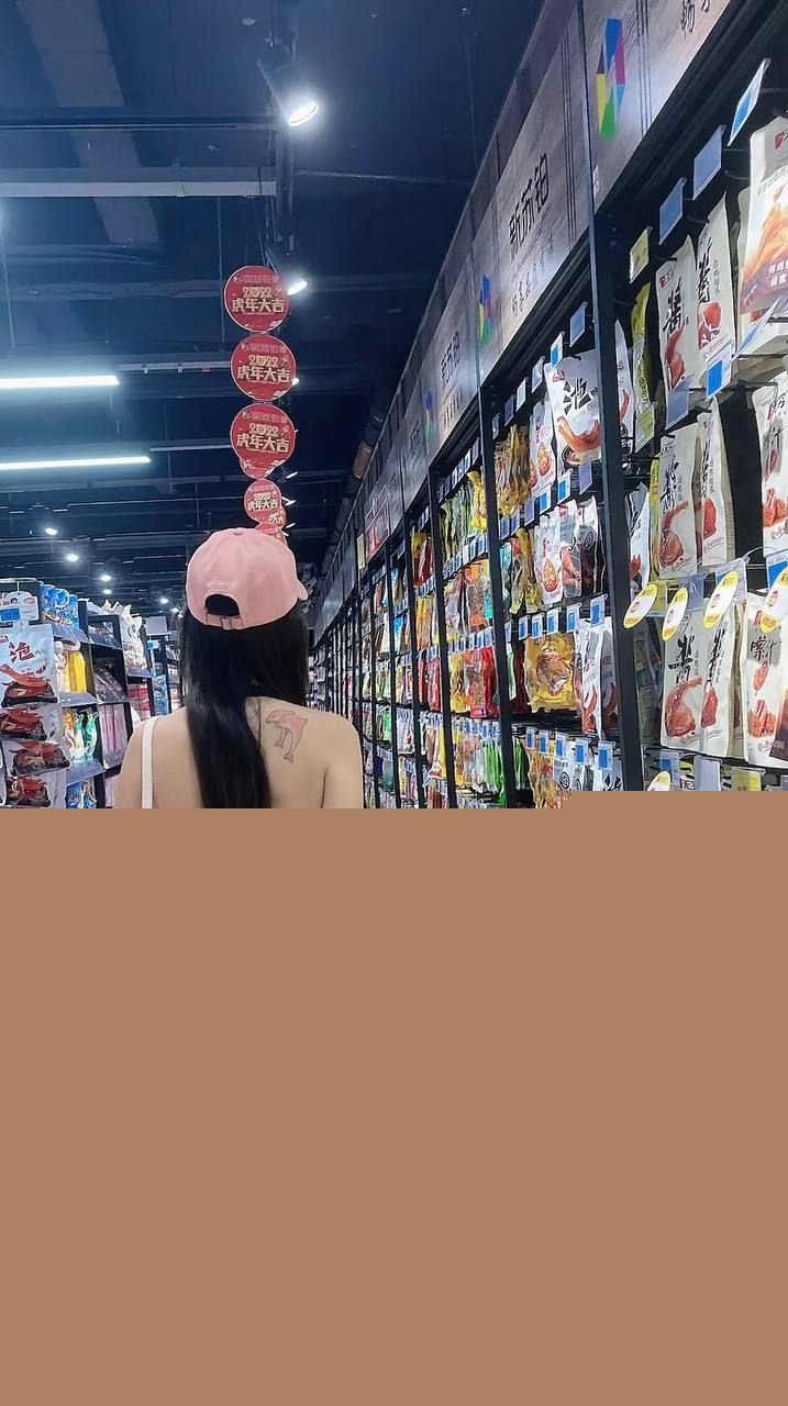 江西少妇李春兰出轨暴露海豚纹身遭到实锤 和炮友酒店猛干高潮一整夜 与废物老公形成鲜明对比