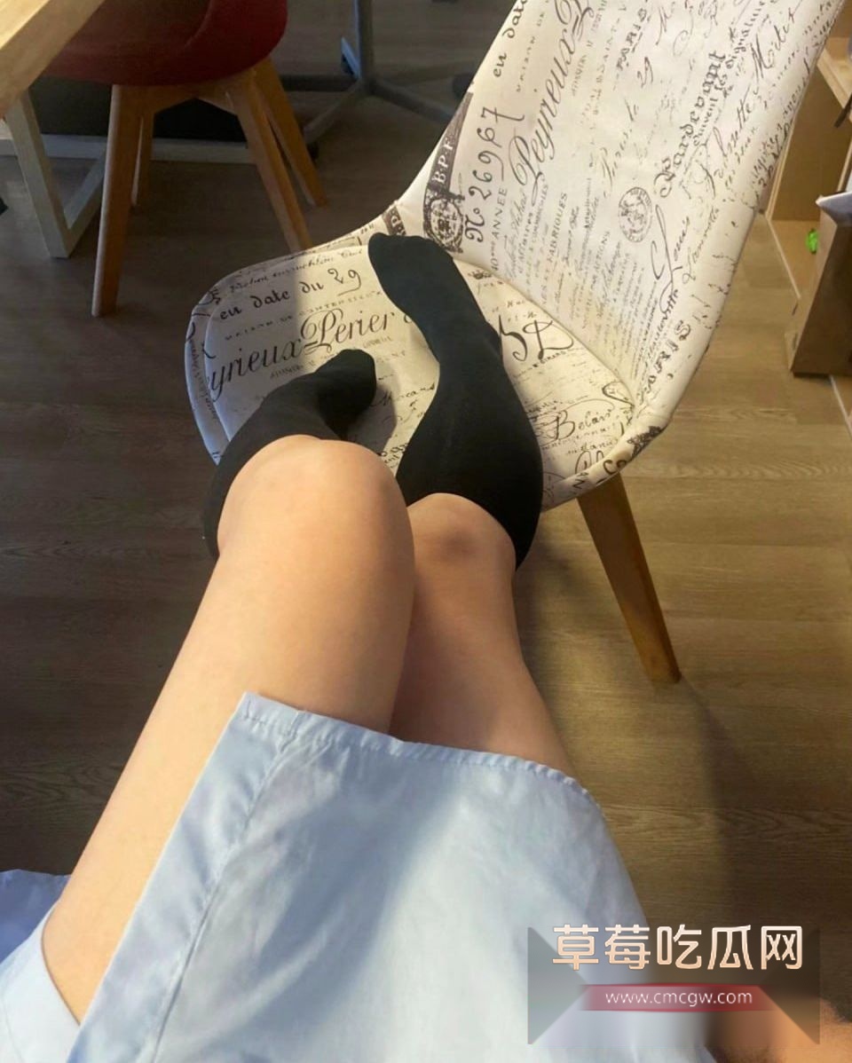 推特高冷女神 超辣御姐 在金主面前是个听话母狗 不仅拥有雪白柔软 的大雷子 还不断谄媚富哥跪着吃鸡巴 推特高冷女神 超辣御姐 在金主面前是个听话母狗 不仅拥有雪白柔软 的大雷子 还不断谄媚富哥跪着吃鸡巴