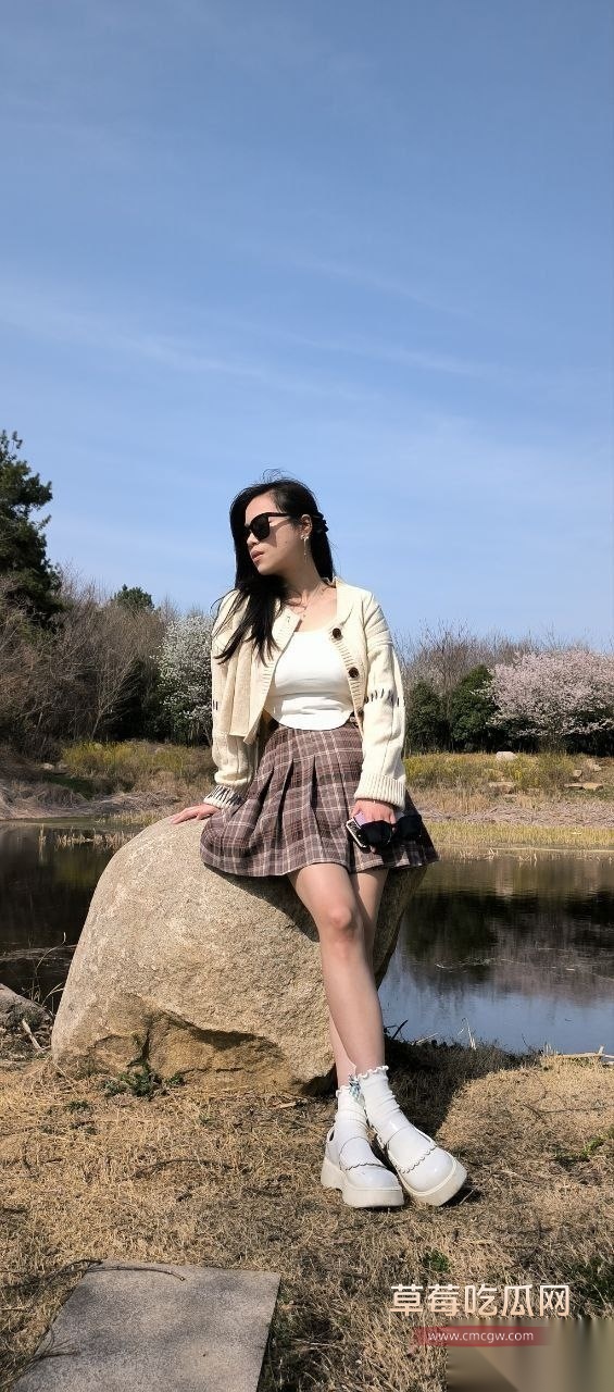 广东省阳江市江城区00后新婚小夫妇 18