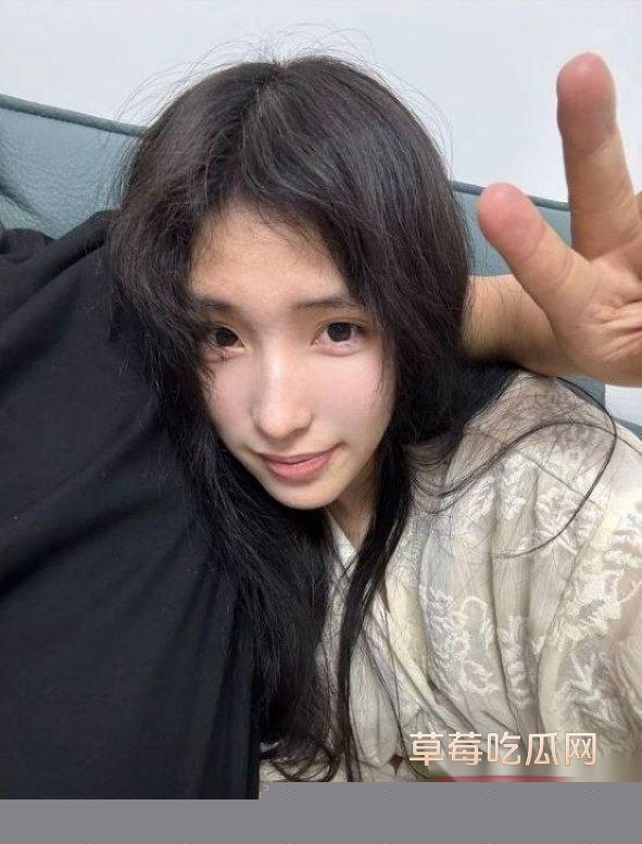 某艺术系女大学生 20 某艺术系女大学生 20
