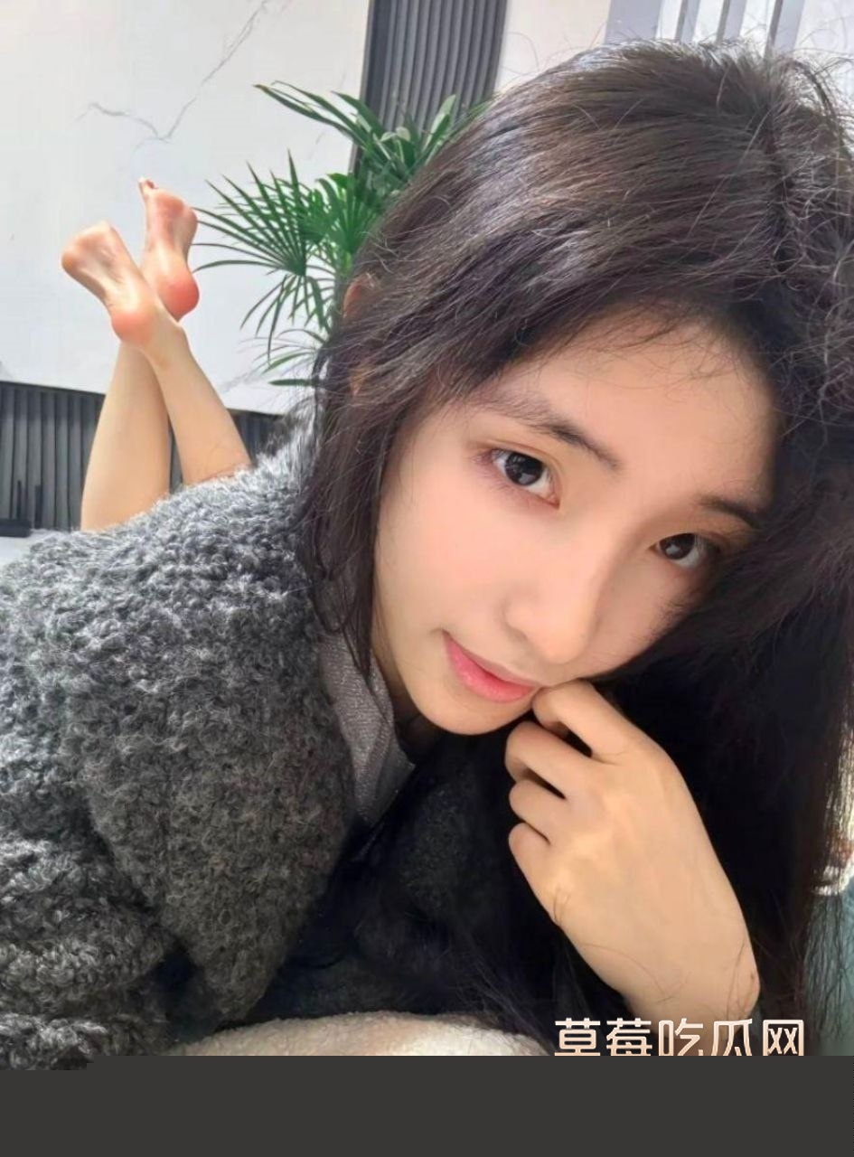 某艺术系女大学生 25 某艺术系女大学生 25