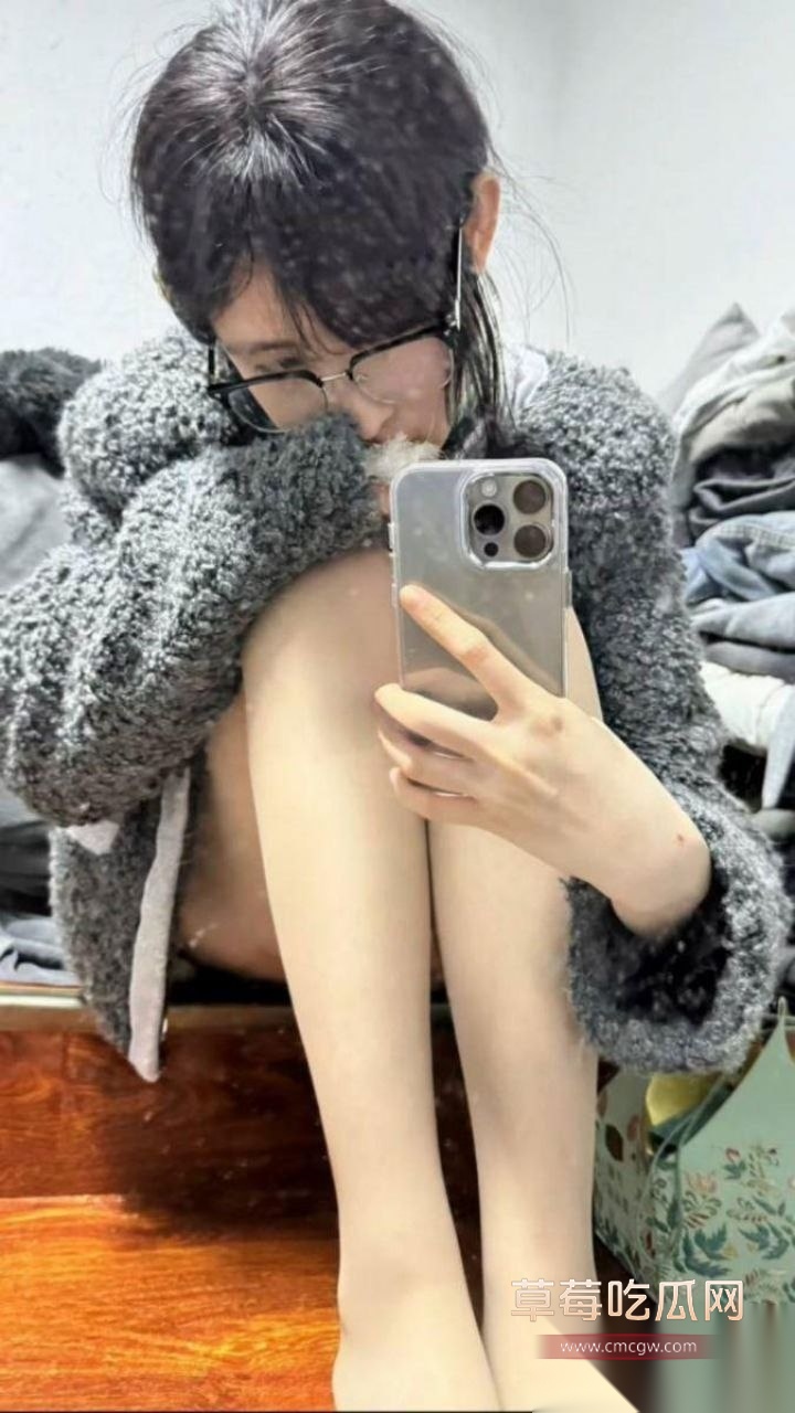 某艺术系女大学生 30 某艺术系女大学生 30
