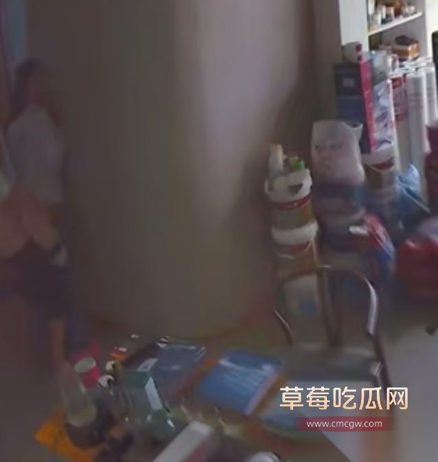 监控拍下激情偷情瞬间 3