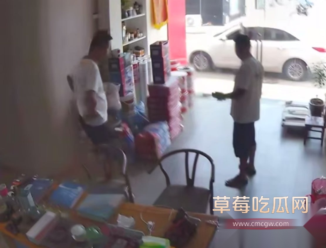 监控拍下激情偷情瞬间 1