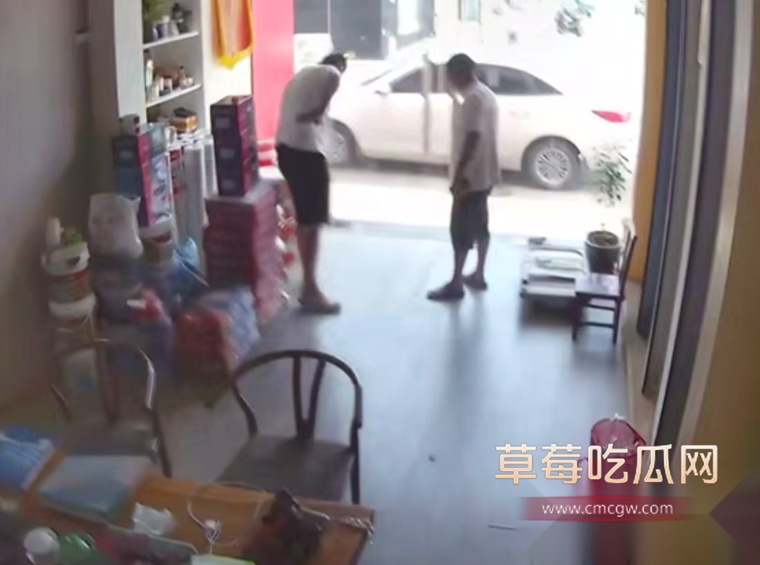 监控拍下激情偷情瞬间 4