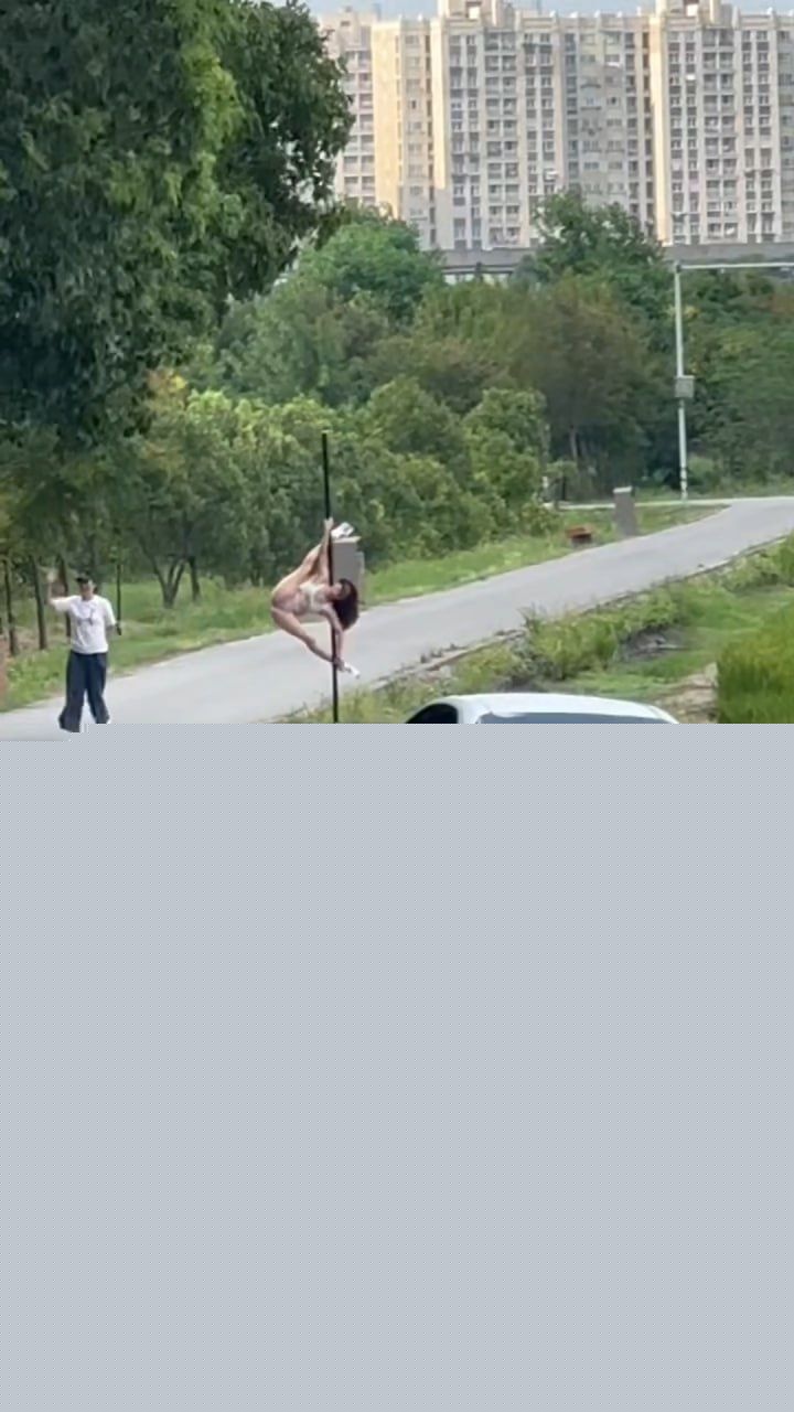 钢管舞女神户外开秀3 钢管舞女神户外开秀3