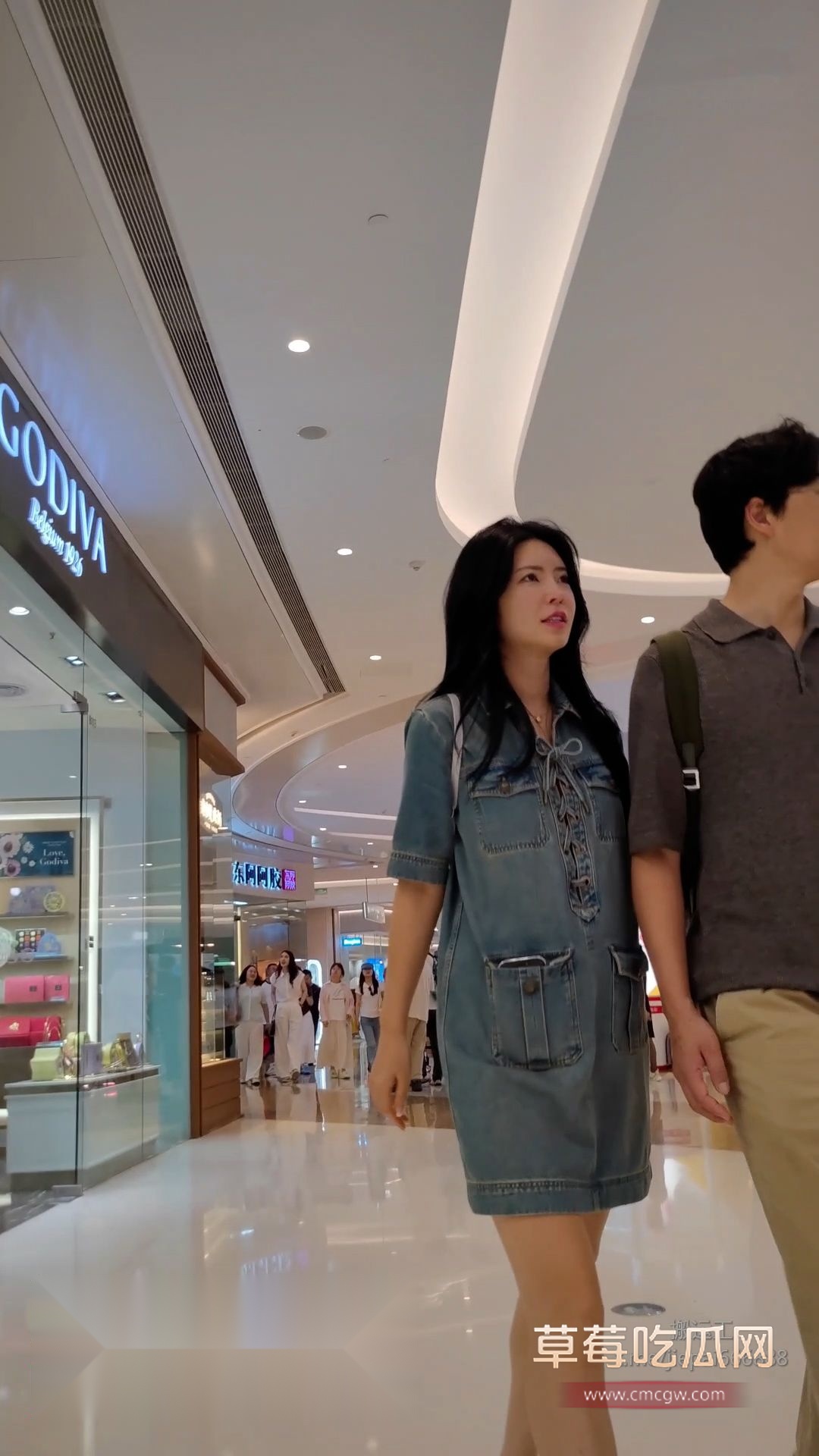 街头真实抄底网红脸美女2 街头真实抄底网红脸美女2
