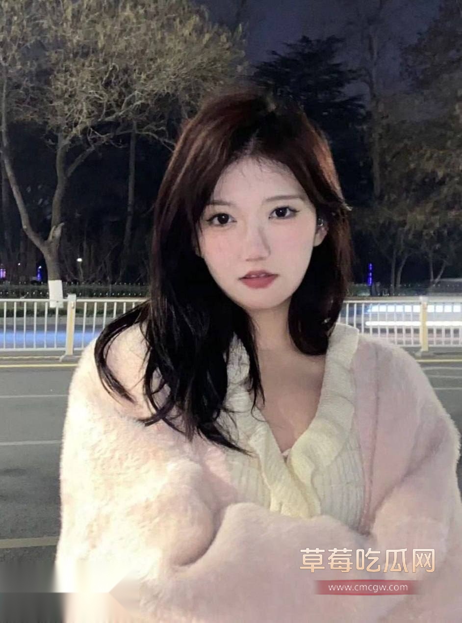 女大学生2.jpg 女大学生2.jpg