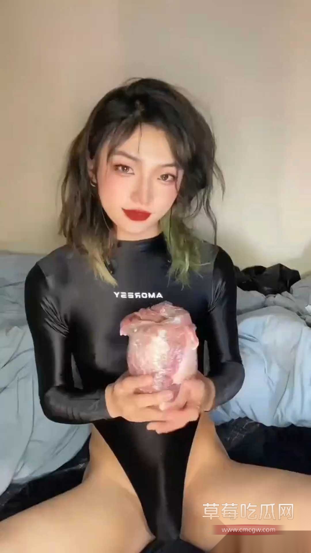 抽象男娘玩猪肉飞机杯 2 抽象男娘玩猪肉飞机杯 2