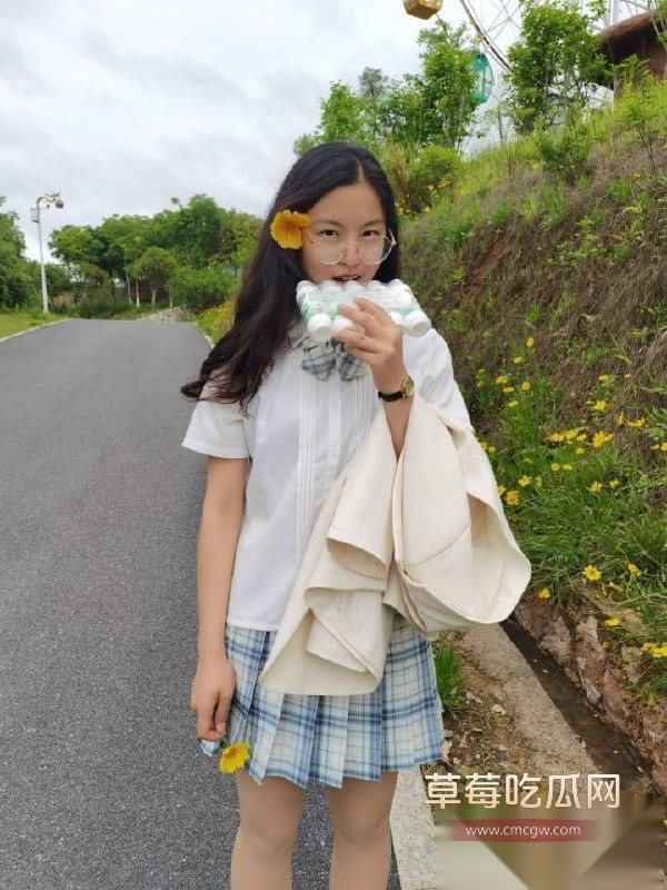 反差嫩妹6.jpg 反差嫩妹6.jpg