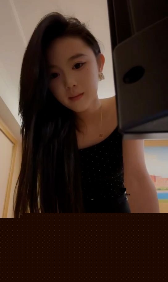 S女王对男奴的大型调教现场4 S女王对男奴的大型调教现场4