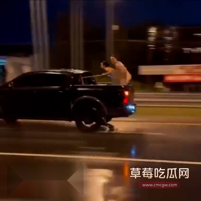 在皮卡车上操逼2 在皮卡车上操逼2