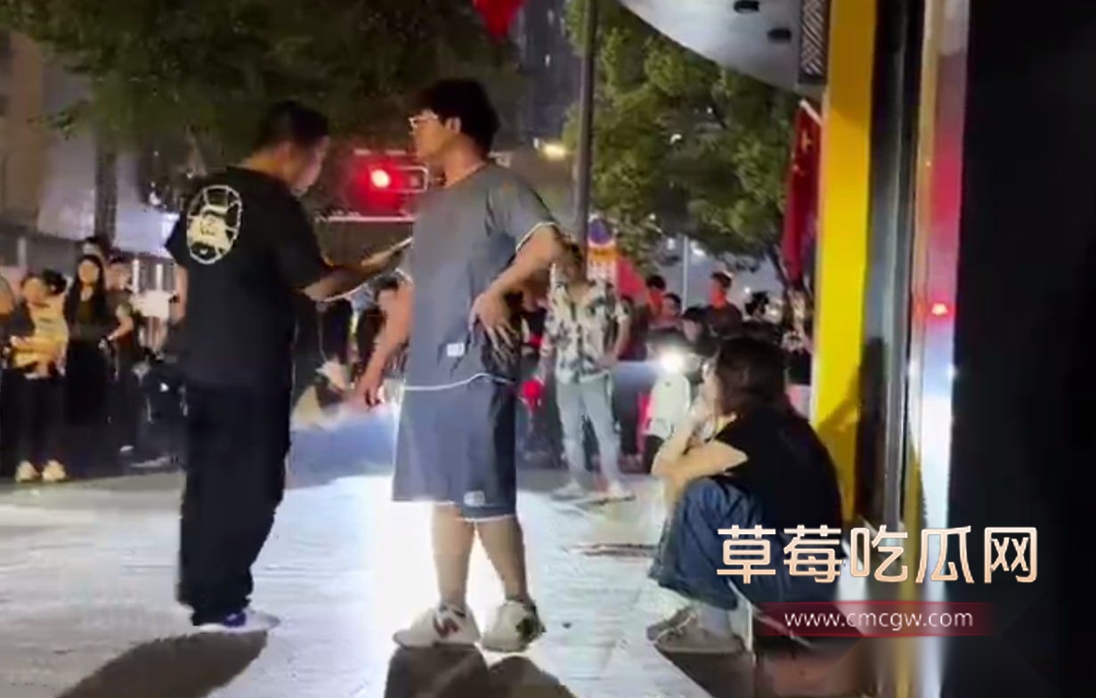 泰州纯爱男当街逮捕女友出轨5 泰州纯爱男当街逮捕女友出轨5