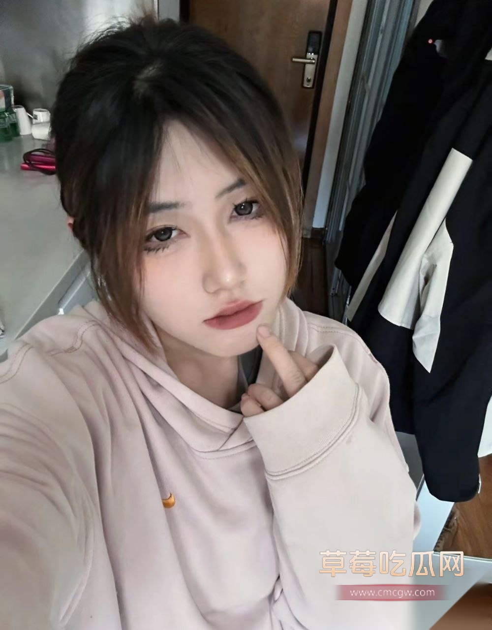 安徽00后酒吧营销小妹被大哥看上带走酒店 19 安徽00后酒吧营销小妹被大哥看上带走酒店 19