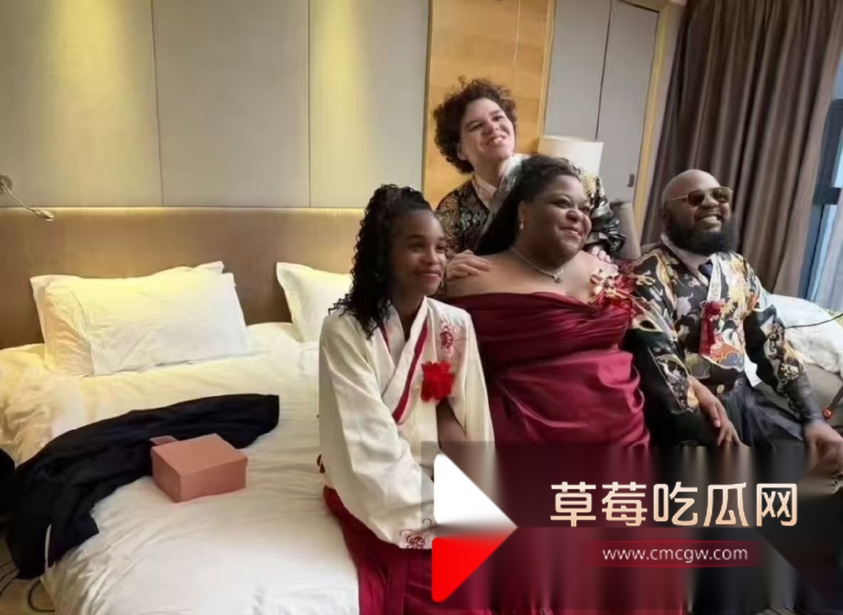 27岁山东小伙娶47岁黑人 7