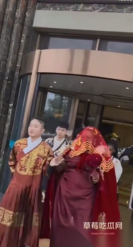 27岁山东小伙娶47岁黑人 4