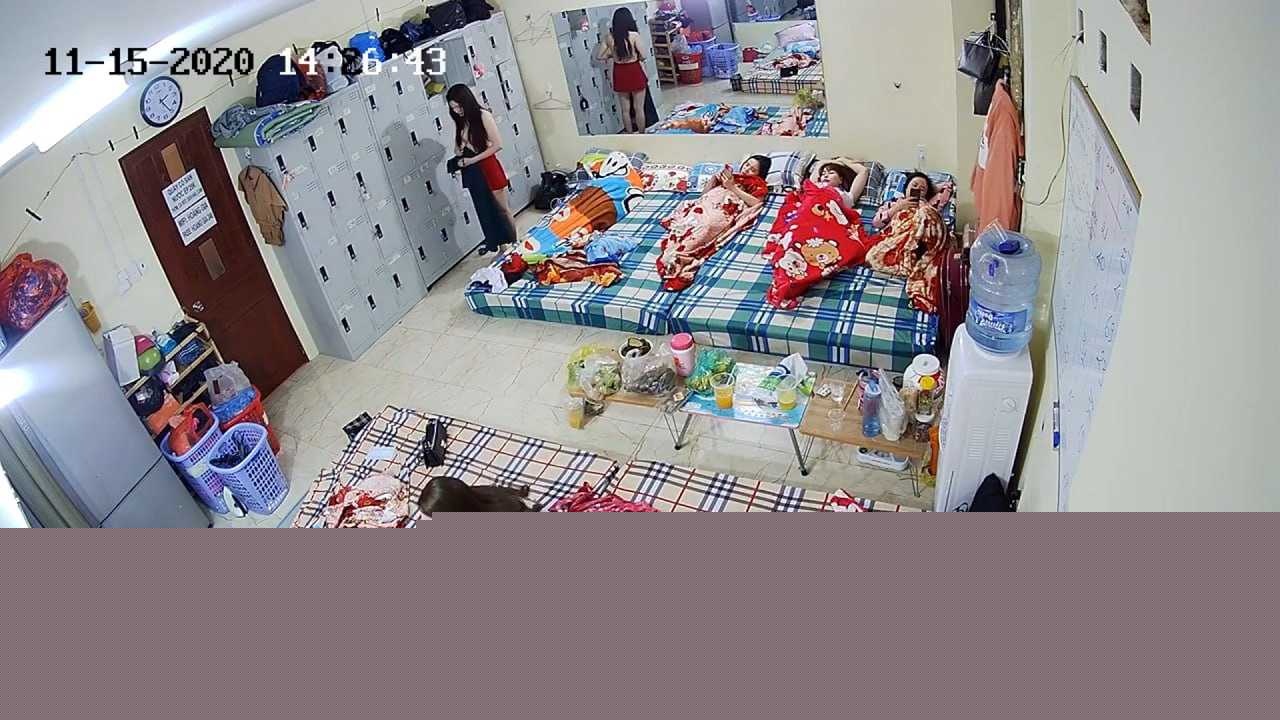 夜总会小姐宿舍摄像头偷拍 8 夜总会小姐宿舍摄像头偷拍 8