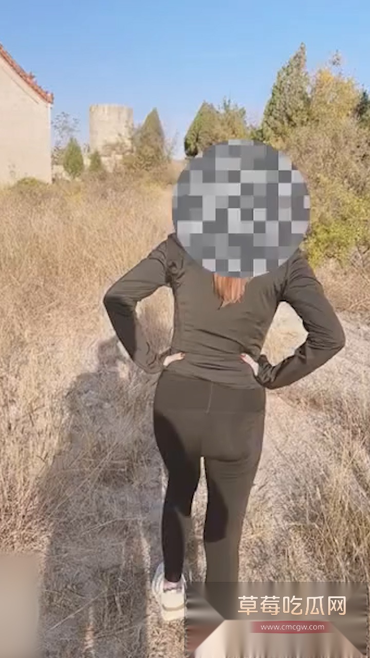 黄毛骚妹穿瑜伽裤约亲哥骑行 骑到半路趁没人户外刺激啪啪 扒开妹妹性感的紧身衣 露天激情后入骚穴! 1 黄毛骚妹穿瑜伽裤约亲哥骑行 骑到半路趁没人户外刺激啪啪 扒开妹妹性感的紧身衣 露天激情后入骚穴! 1