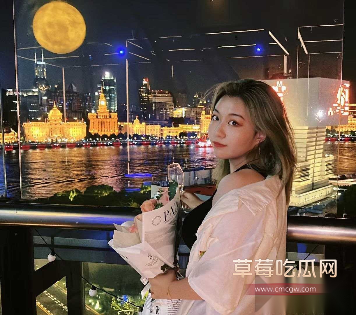 上海大奶纹身妹刘君沉迷在啪啪过程中抖动展示豪乳巨奶 日常私拍奶子照片给男人勾引他们上床! 1 上海大奶纹身妹刘君沉迷在啪啪过程中抖动展示豪乳巨奶 日常私拍奶子照片给男人勾引他们上床! 1