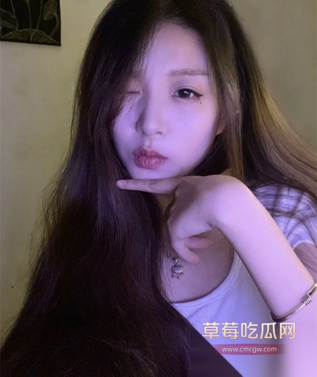 漂亮女友发骚记 长沙理工大学漂亮学妹张怡涵刚入校就被学长拿下 酒店与男友恩爱口交啪啪并拍视频留念！ 3