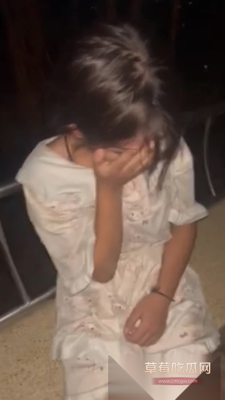 汕头潮南两英镇一学生妹被精神小妹脱衣霸凌狂扇巴掌后 想不开跳河 死都不怕却不敢反击 太可悲! 6 汕头潮南两英镇一学生妹被精神小妹脱衣霸凌狂扇巴掌后 想不开跳河 死都不怕却不敢反击 太可悲! 6