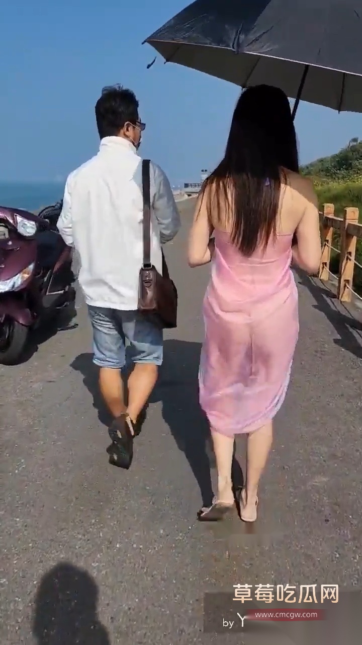人妻张岚户外真空露出勾引路人互动 12 人妻张岚户外真空露出勾引路人互动 12