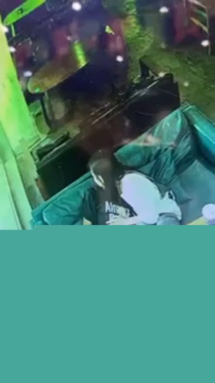 福建酒吧惊现小情侣激情缠绵 4 福建酒吧惊现小情侣激情缠绵 4