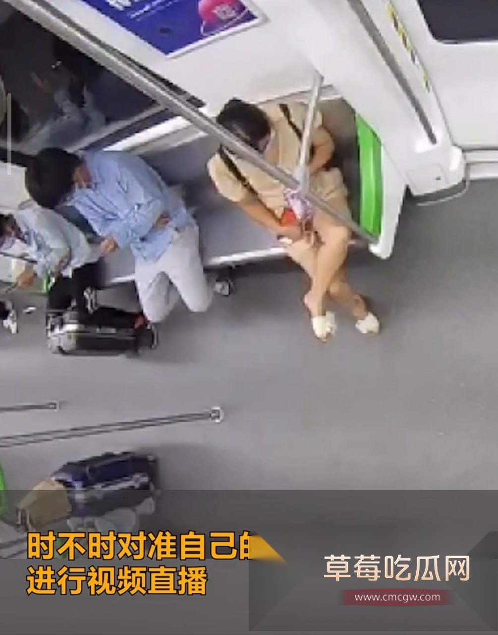 广西南宁一巨乳美女为了流量和刺激 竟然在火车和地铁上进行色情直播 不仅展示奶子还偷偷展示下体 被网友直呼恶心! 6 广西南宁一巨乳美女为了流量和刺激 竟然在火车和地铁上进行色情直播 不仅展示奶子还偷偷展示下体 被网友直呼恶心! 6