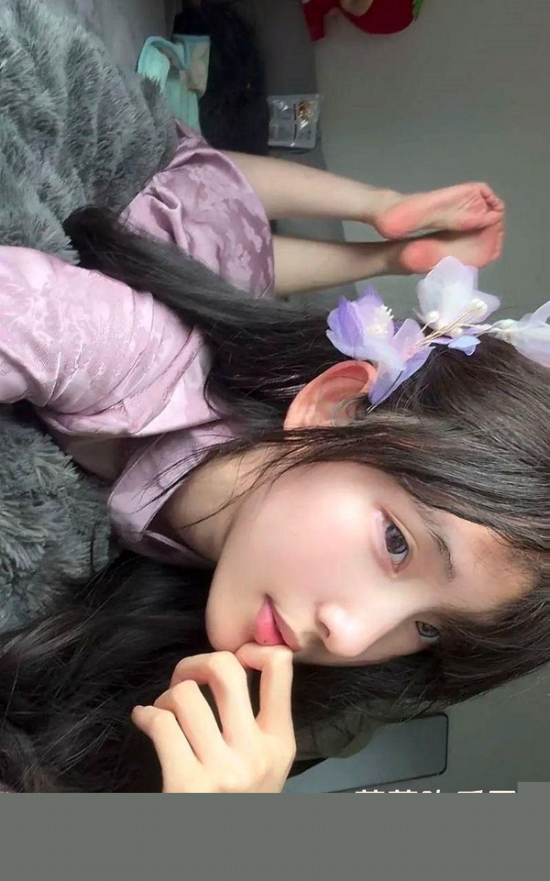 修长大腿美女卧室自拍诱惑 4 修长大腿美女卧室自拍诱惑 4