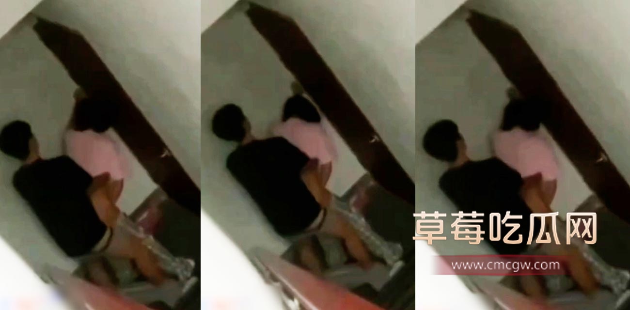 小情侣.jpg 小情侣.jpg