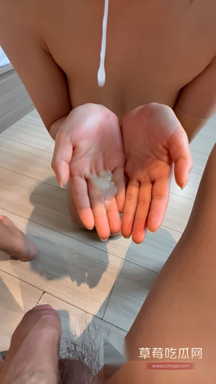 推特大网黄 熊猫可爱 在线调教清纯小淫妻视频流出 他强势命令妹子跪着爬过来口交鸡巴 训练的她舔蛋嗦精 样样精通! 3 推特大网黄 熊猫可爱 在线调教清纯小淫妻视频流出 他强势命令妹子跪着爬过来口交鸡巴 训练的她舔蛋嗦精 样样精通! 3