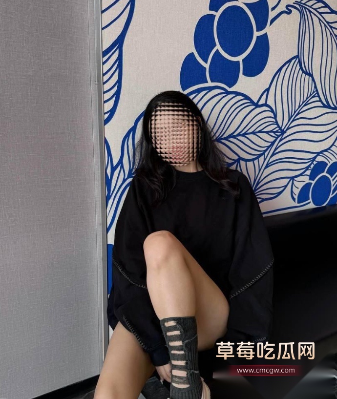 小伙需求旺盛却没有女友 为了泄欲与亲表姐床上激情打炮 表姐穿拉链开裆瑜伽裤开启狂暴榨汁模式 疯狂叫爸爸! 2 小伙需求旺盛却没有女友 为了泄欲与亲表姐床上激情打炮 表姐穿拉链开裆瑜伽裤开启狂暴榨汁模式 疯狂叫爸爸! 2