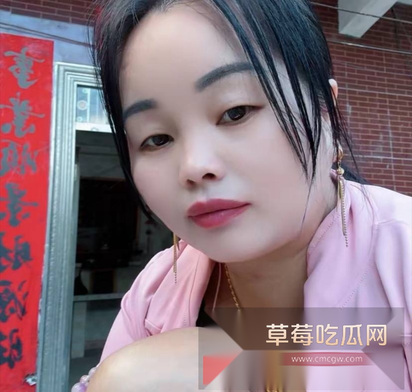 抖音6.5w粉丝乡村网红广西二姐深夜录下自己自嗨抠逼全过程 手速之快堪比摇花手现场 可惜一朝被泄露 其抖音成求片资源站! 5 抖音6.5w粉丝乡村网红广西二姐深夜录下自己自嗨抠逼全过程 手速之快堪比摇花手现场 可惜一朝被泄露 其抖音成求片资源站! 5